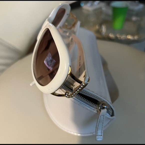 White frame brown tint lens authentic Just Cavalier with JC rhinestones sunnies - Picture 7 of 12